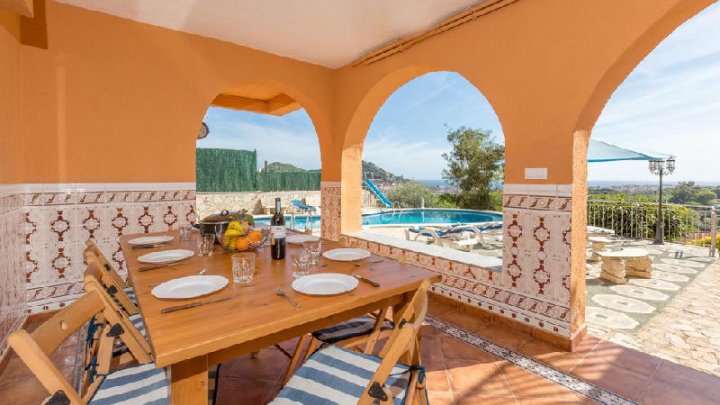  Maison de Vacances Exclusive à Blanes, Espagne : Propriété Spacieuse avec Piscine Privée et Vue Imprenable sur la Mer à Vendre