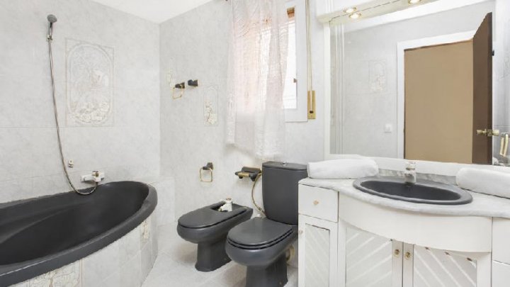  Maison de Vacances Exclusive à Blanes, Espagne : Propriété Spacieuse avec Piscine Privée et Vue Imprenable sur la Mer à Vendre