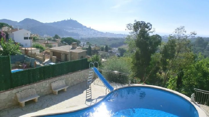  Maison de Vacances Exclusive à Blanes, Espagne : Propriété Spacieuse avec Piscine Privée et Vue Imprenable sur la Mer à Vendre