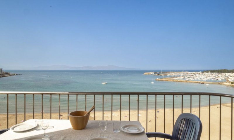 Spain beach apartment with sea views for sale in l'Escala on the Costa Brava
