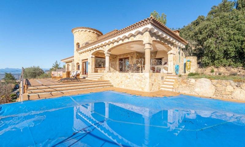 Maison de vacances exclusive à vendre Espagne Costa Brava - piscine privée et vue mer sur la baie de Rosas