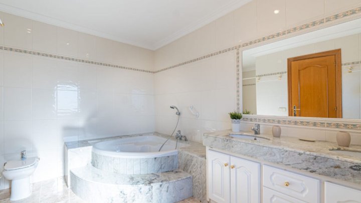 Maison de vacances exclusive à vendre Espagne Costa Brava - piscine privée et vue mer sur la baie de Rosas