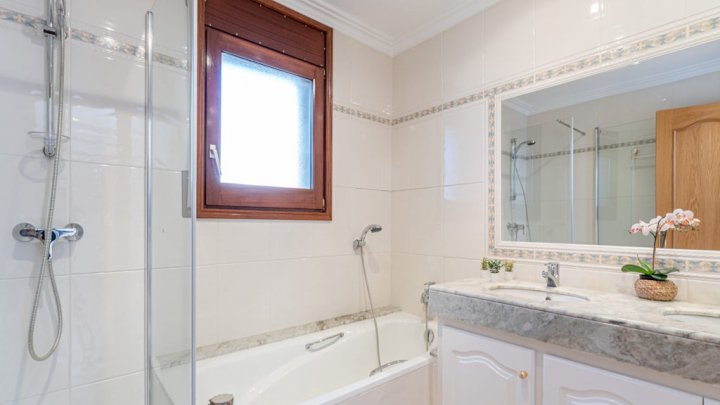 Maison de vacances exclusive à vendre Espagne Costa Brava - piscine privée et vue mer sur la baie de Rosas