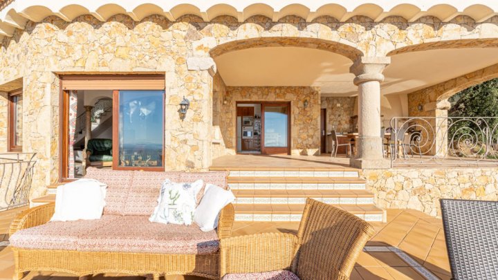 Maison de vacances exclusive à vendre Espagne Costa Brava - piscine privée et vue mer sur la baie de Rosas