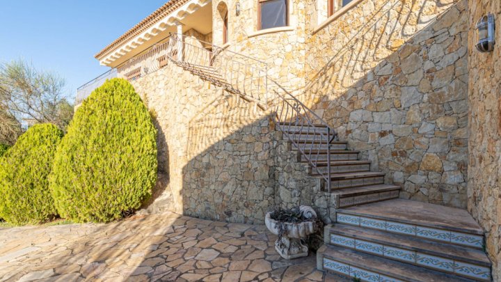 Maison de vacances exclusive à vendre Espagne Costa Brava - piscine privée et vue mer sur la baie de Rosas