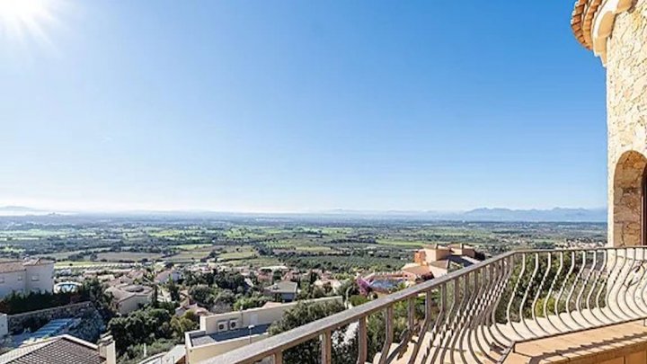 Villa de rêve avec vue spectaculaire sur la baie de Roses