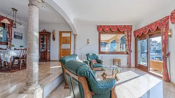 Villa de rêve avec vue spectaculaire sur la baie de Roses