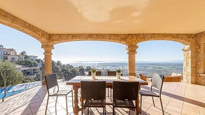 Villa de rêve avec vue spectaculaire sur la baie de Roses