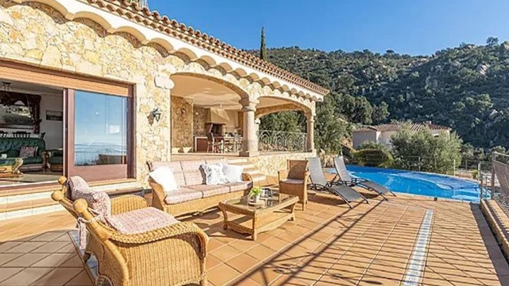 Villa de rêve avec vue spectaculaire sur la baie de Roses