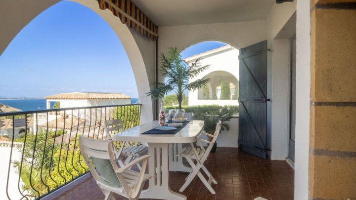 Maison de vacances en Espagne avec piscine privée et vue sur la mer à l'Escala sur la Costa Brava
