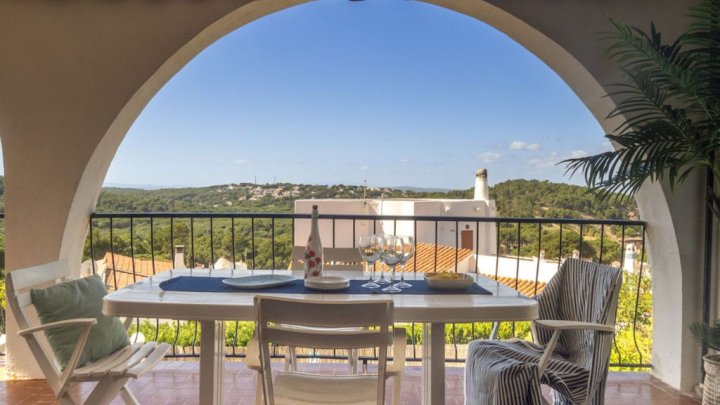 Maison de vacances en Espagne avec piscine privée et vue sur la mer à l'Escala sur la Costa Brava
