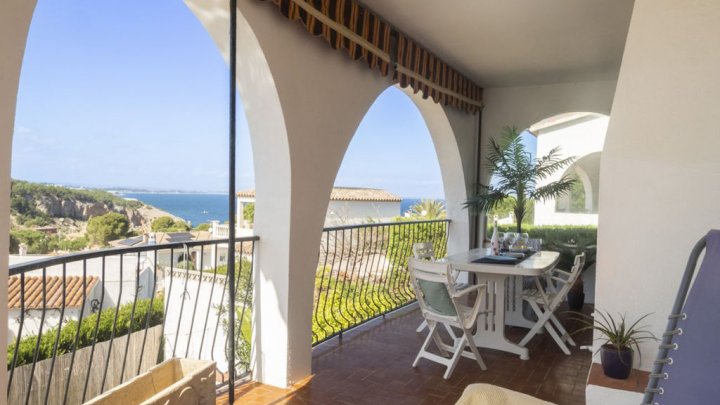Maison de vacances en Espagne avec piscine privée et vue sur la mer à l'Escala sur la Costa Brava