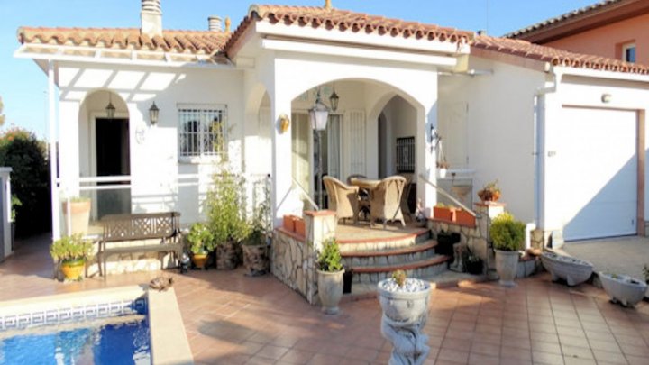 Spanien Costa Brava, schönes Ferienhaus mit privatem Pool in L`Escala