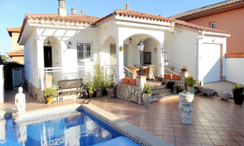 Spanien Costa Brava, schönes Ferienhaus mit privatem Pool in L`Escala