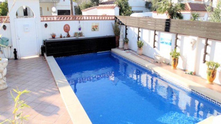 Spanien Costa Brava, schönes Ferienhaus mit privatem Pool in L`Escala