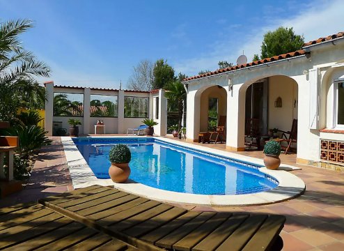 Im Verkauf:Ferienhaus Roses Costa Brava privater Pool