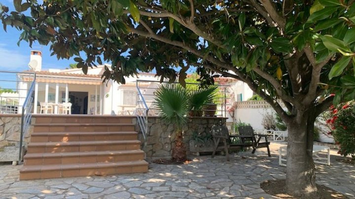Casa de vacaciones en Empuriabrava con piscina privada y muelle para barcos desde 15m