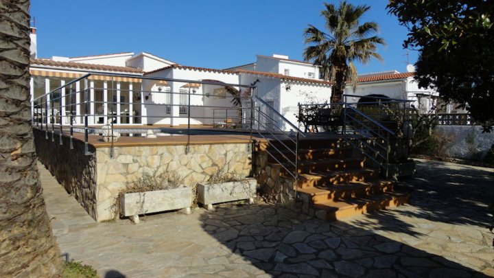 Casa de vacaciones en Empuriabrava con piscina privada y muelle para barcos desde 15m