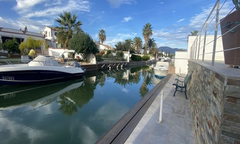 Empuriabrava Ferienhaus am Kanal mit privatem Pool und Bootsplatz 12m