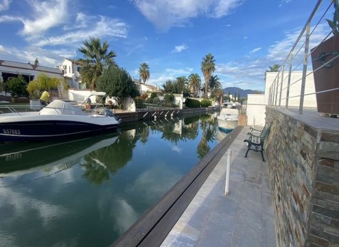Empuriabrava Ferienhaus mit privatem Pool  - Bootsplatz1