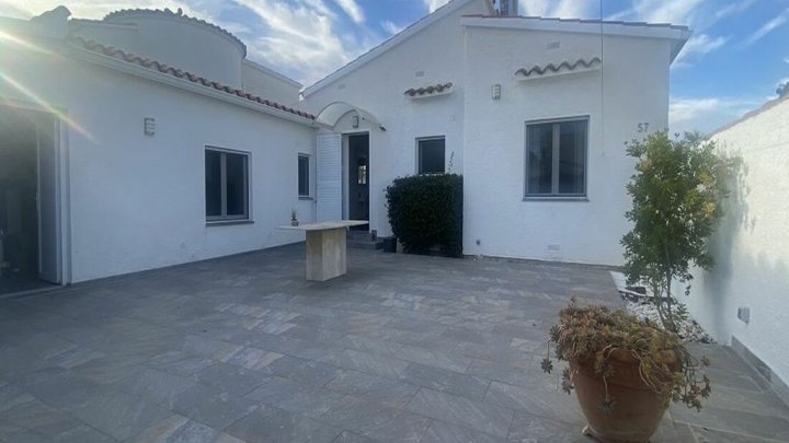 Empuriabrava Ferienhaus am Kanal mit privatem Pool und Bootsplatz 12m