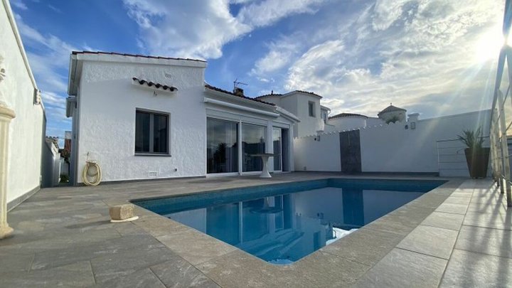 Empuriabrava Ferienhaus am Kanal mit privatem Pool und Bootsplatz 12m