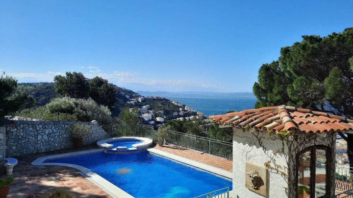 Exklusives Ferienhaus in Roses - Spanien - privater Pool - Meerblick zu verkaufen
