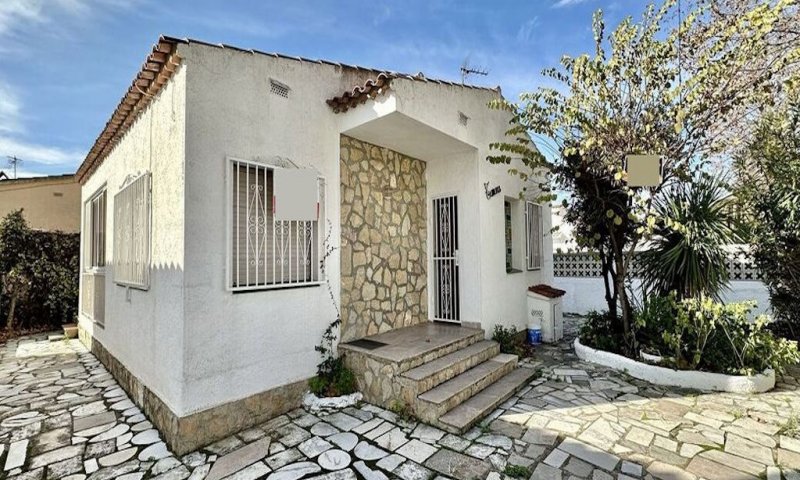 À vendre : Empuriabrava – Maison de vacances – à seulement 1 km de la plage