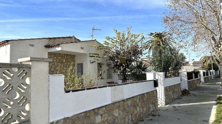 À vendre : Empuriabrava – Maison de vacances – à seulement 1 km de la plage