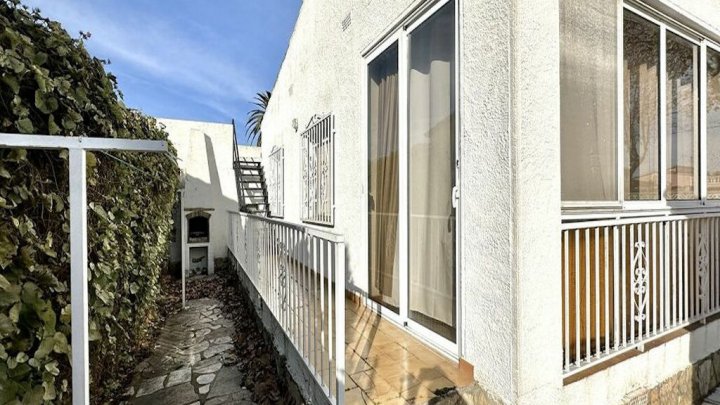 À vendre : Empuriabrava – Maison de vacances – à seulement 1 km de la plage