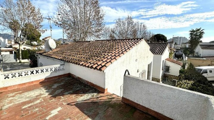 À vendre : Empuriabrava – Maison de vacances – à seulement 1 km de la plage