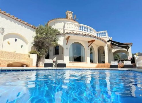 Luxusvilla in Roses – Meerblick, Privatpool