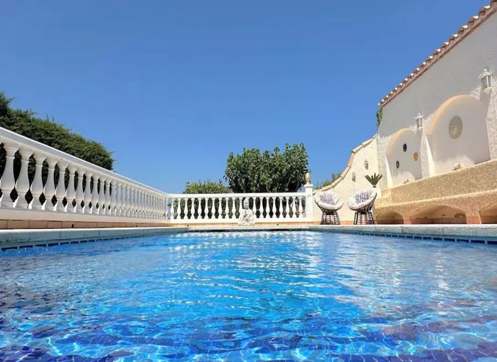 Luxusvilla in Roses – Meerblick, Privatpool