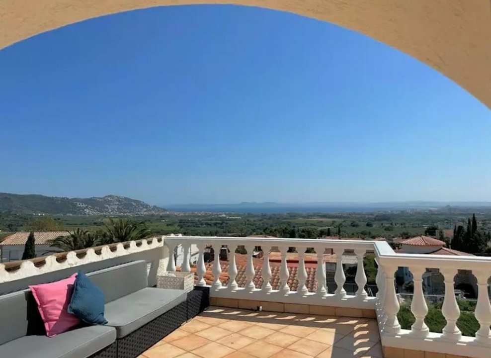 Luxusvilla in Roses – Meerblick, Privatpool