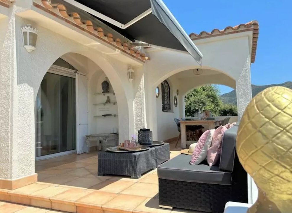 Luxusvilla in Roses – Meerblick, Privatpool