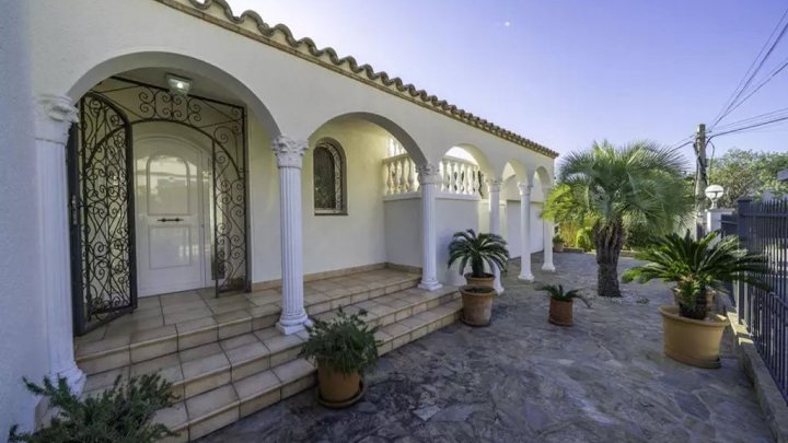 Maison de vacances avec piscine privée en Espagne - Costa Brava - Roses à vendre