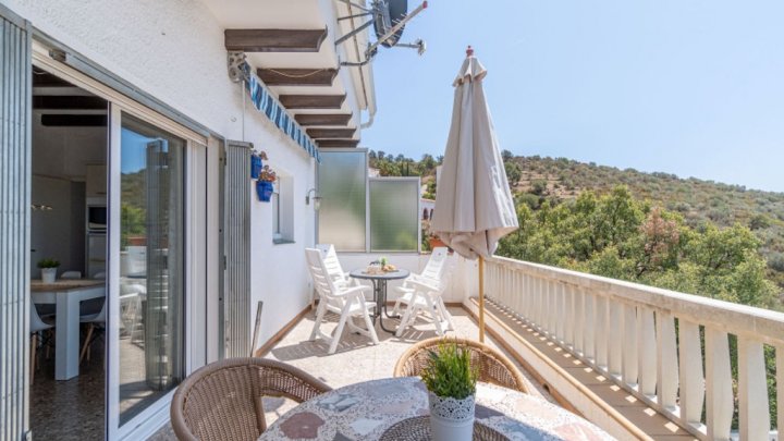 Villa de vacances en Espagne sur la Costa Brava avec piscine privée et vue sur la baie de Rosas