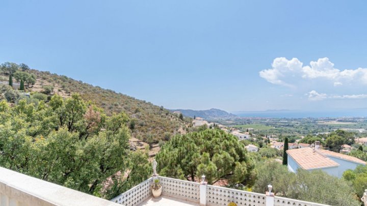 Villa de vacances en Espagne sur la Costa Brava avec piscine privée et vue sur la baie de Rosas