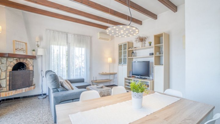 Villa de vacances en Espagne sur la Costa Brava avec piscine privée et vue sur la baie de Rosas