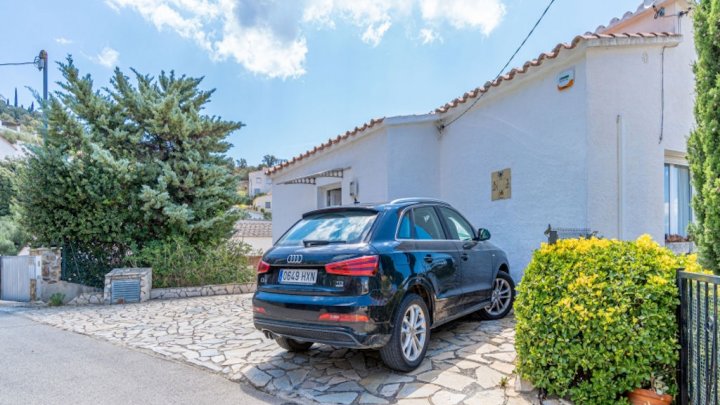 Villa de vacances en Espagne sur la Costa Brava avec piscine privée et vue sur la baie de Rosas