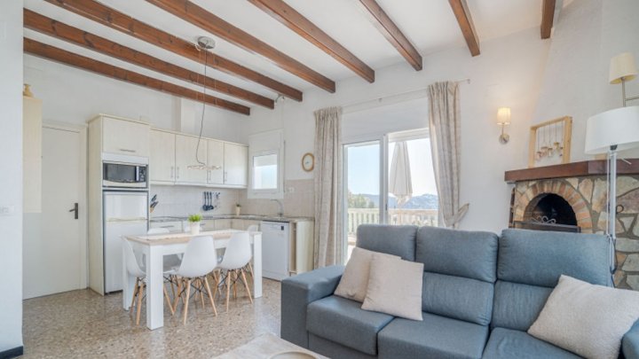 Villa de vacances en Espagne sur la Costa Brava avec piscine privée et vue sur la baie de Rosas