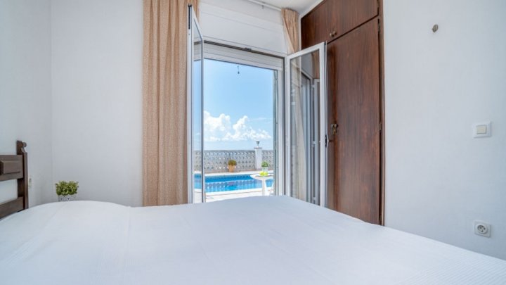 Villa de vacances en Espagne sur la Costa Brava avec piscine privée et vue sur la baie de Rosas