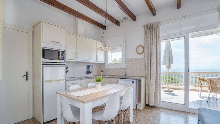 Villa de vacances en Espagne sur la Costa Brava avec piscine privée et vue sur la baie de Rosas