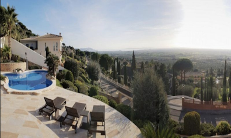 Zu verkaufen: Mediterranes Anwesen mit Panoramablick auf die Bucht von Roses 