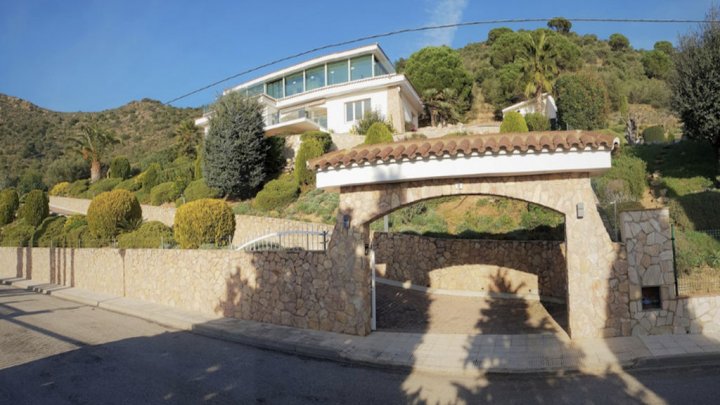 Zu verkaufen: Mediterranes Anwesen mit Panoramablick auf die Bucht von Roses 