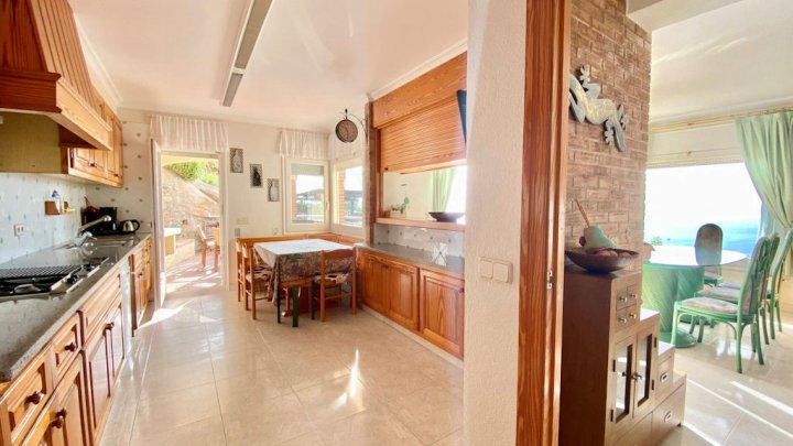 Luxusvilla mit spektakulärem Meerblick und Touristenlizenz in Roses (Costa Brava)