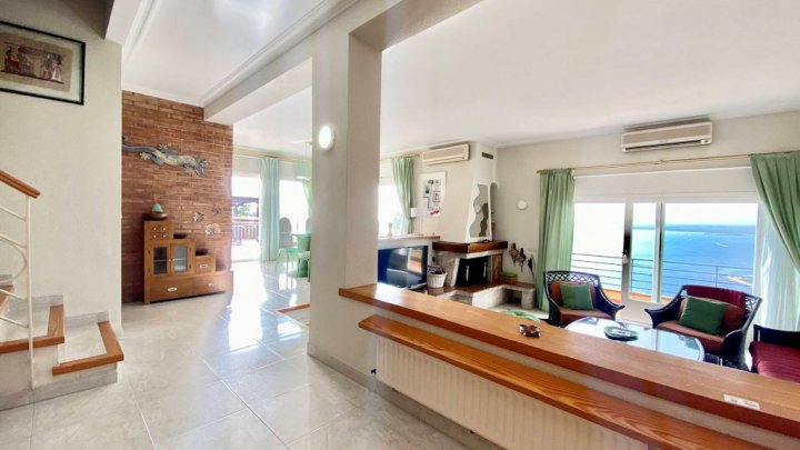 Luxusvilla mit spektakulärem Meerblick und Touristenlizenz in Roses (Costa Brava)