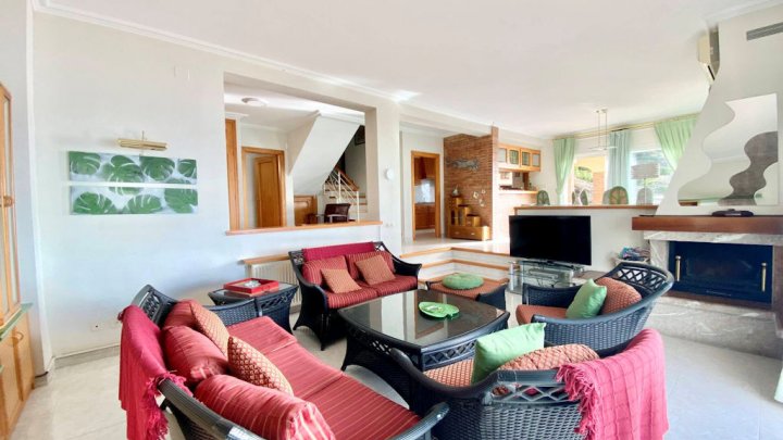 Luxusvilla mit spektakulärem Meerblick und Touristenlizenz in Roses (Costa Brava)