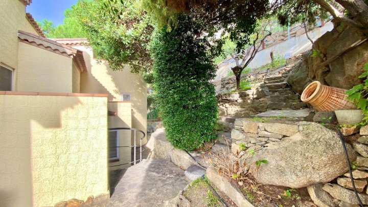Luxusvilla mit spektakulärem Meerblick und Touristenlizenz in Roses (Costa Brava)