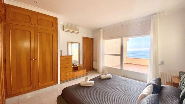 Luxusvilla mit spektakulärem Meerblick und Touristenlizenz in Roses (Costa Brava)
